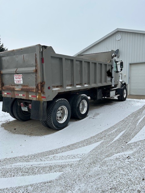 2002 VOLVO VHD - Image 3